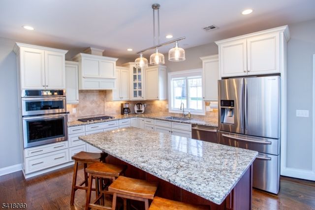 4 Ashton Ct, Raritan Twp., NJ 08822