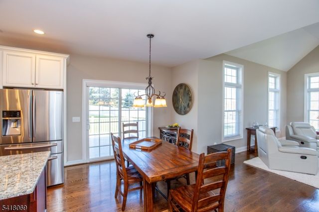 4 Ashton Ct, Raritan Twp., NJ 08822