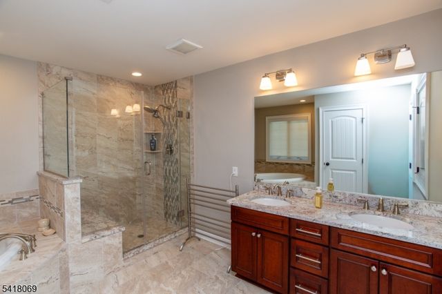 4 Ashton Ct, Raritan Twp., NJ 08822
