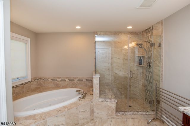 4 Ashton Ct, Raritan Twp., NJ 08822