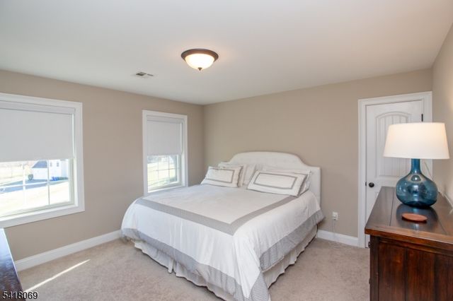 4 Ashton Ct, Raritan Twp., NJ 08822
