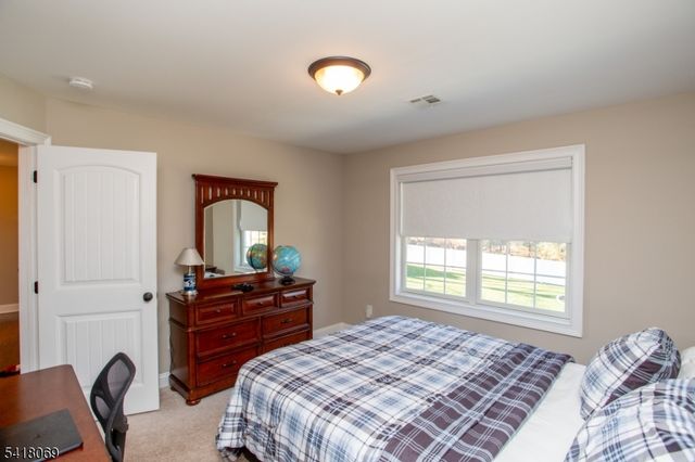 4 Ashton Ct, Raritan Twp., NJ 08822