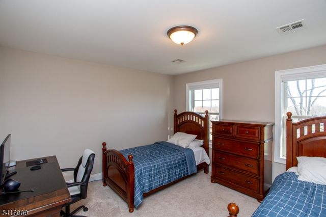 4 Ashton Ct, Raritan Twp., NJ 08822