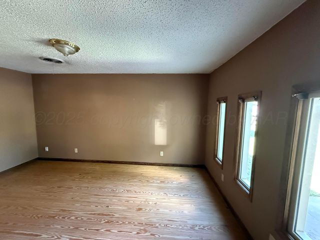 1110 S Haney Street, Spearman, TX 79081