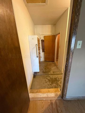 1110 S Haney Street, Spearman, TX 79081