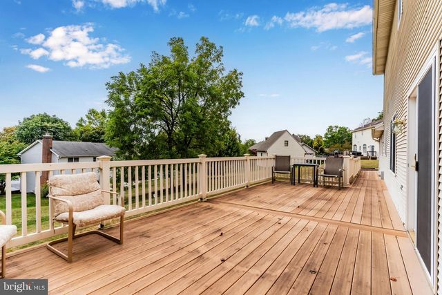 2415 W BAYBERRY DR, Harrisburg, PA 17112