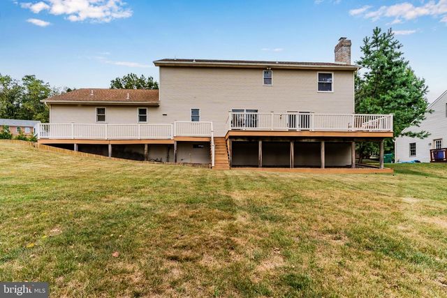 2415 W BAYBERRY DR, Harrisburg, PA 17112