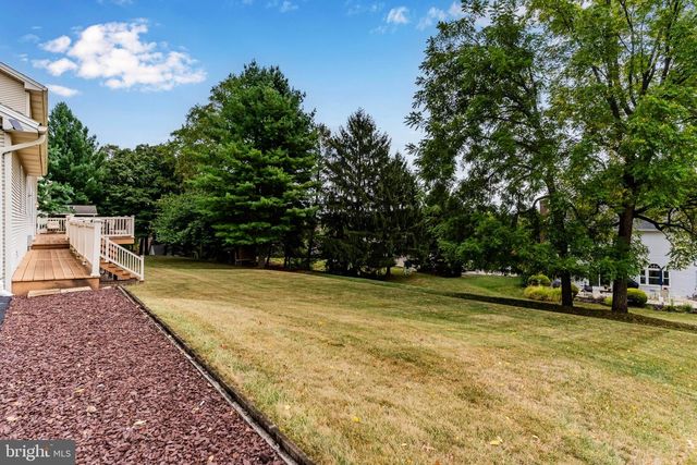 2415 W BAYBERRY DR, Harrisburg, PA 17112