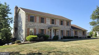 2415 W BAYBERRY DR, Harrisburg, PA 17112