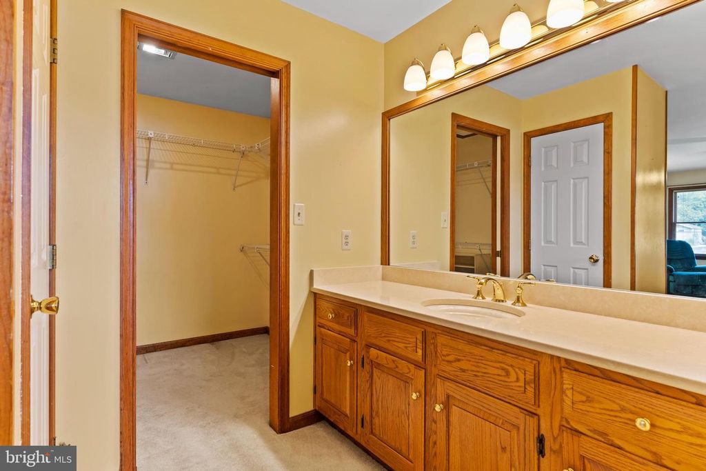 2415 W BAYBERRY DR, Harrisburg, PA 17112
