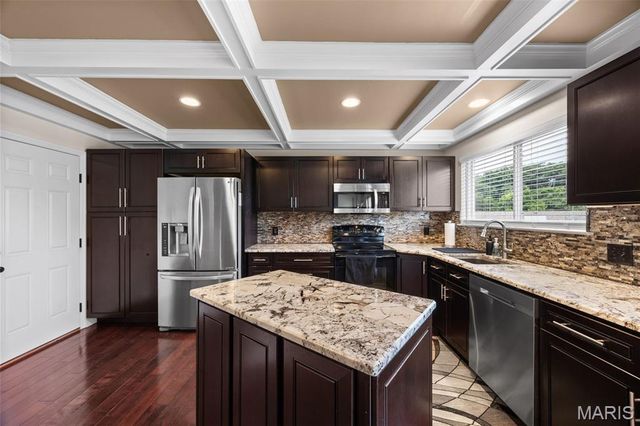 1447 Wood Haven Drive, St Charles, MO 63304