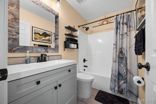 1447 Wood Haven Drive, St Charles, MO 63304