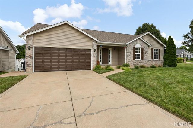 1447 Wood Haven Drive, St Charles, MO 63304