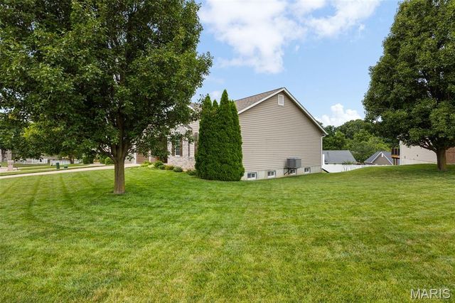 1447 Wood Haven Drive, St Charles, MO 63304
