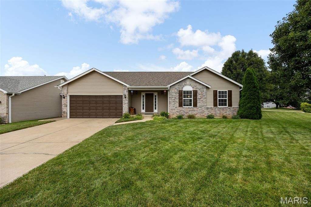 1447 Wood Haven Drive, St Charles, MO 63304