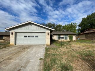 701 Victoria Drive, Euless, TX 76039