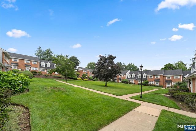 156 Parkview Drive 24, Teaneck, NJ 07666