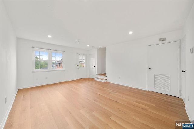 156 Parkview Drive 24, Teaneck, NJ 07666