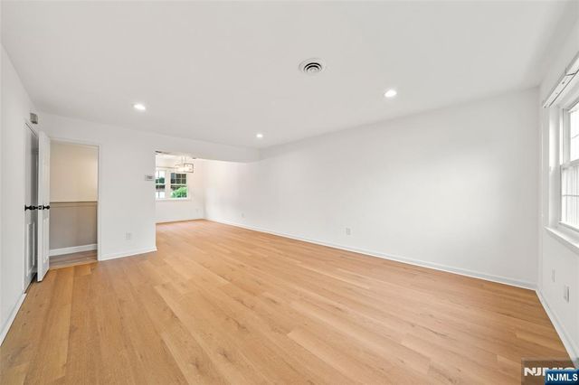 156 Parkview Drive 24, Teaneck, NJ 07666