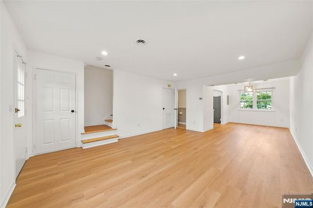 156 Parkview Drive 24, Teaneck, NJ 07666