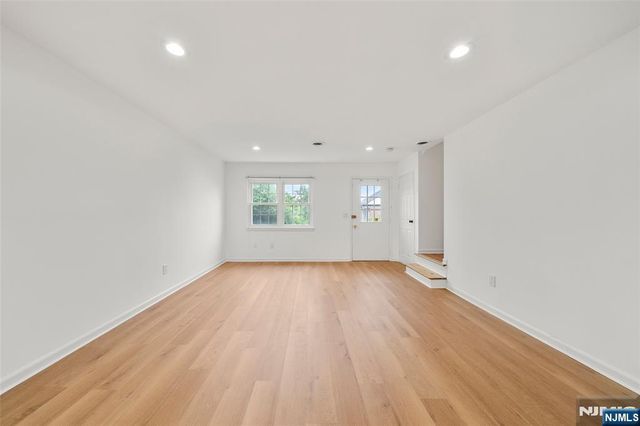 156 Parkview Drive 24, Teaneck, NJ 07666