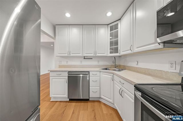 156 Parkview Drive 24, Teaneck, NJ 07666