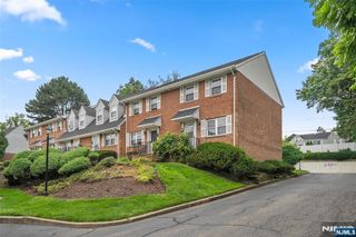 156 Parkview Drive 24, Teaneck, NJ 07666