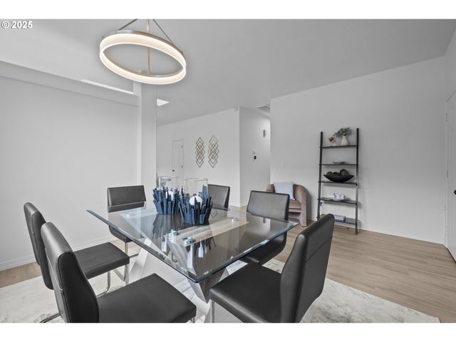 240 NORWAY St, Silverton, OR 97381