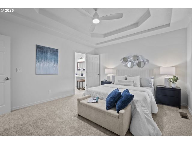 240 NORWAY St, Silverton, OR 97381