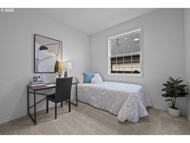 240 NORWAY St, Silverton, OR 97381