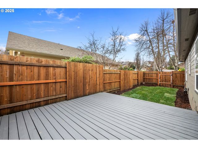 240 NORWAY St, Silverton, OR 97381