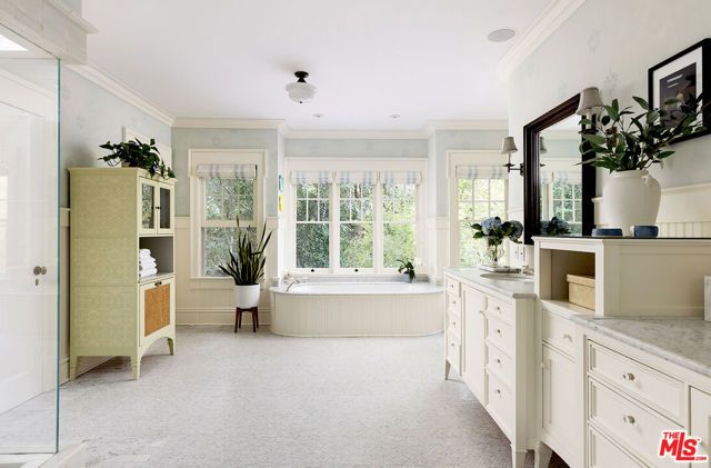 13127 Boca De Canon Lane, Los Angeles, CA 90049