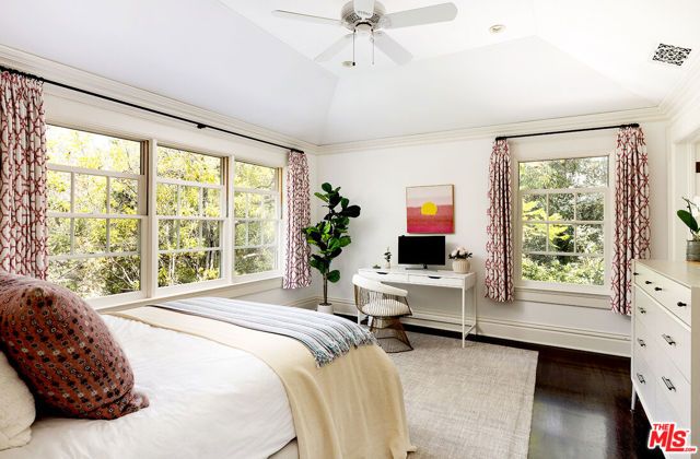 13127 Boca De Canon Lane, Los Angeles, CA 90049