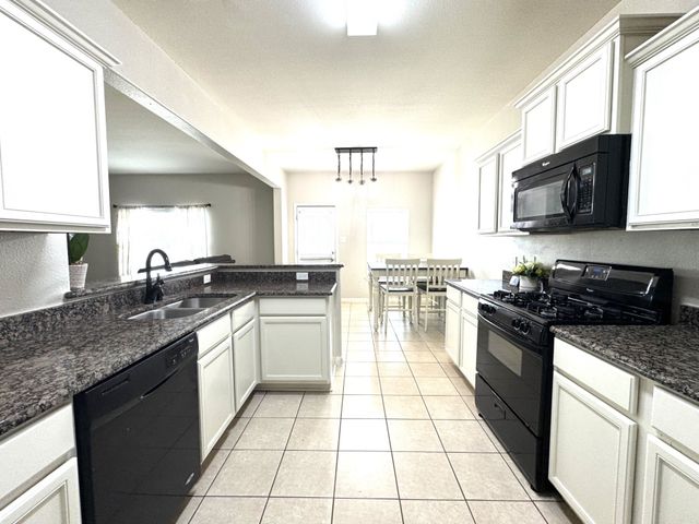 1100 Port Way, Crowley, TX 76036