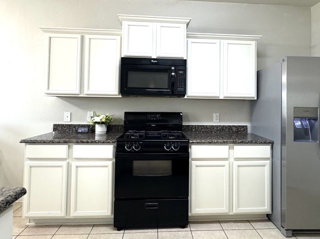 1100 Port Way, Crowley, TX 76036