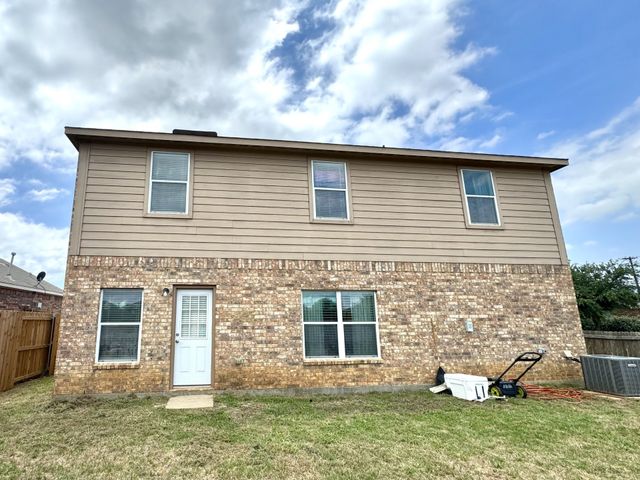 1100 Port Way, Crowley, TX 76036
