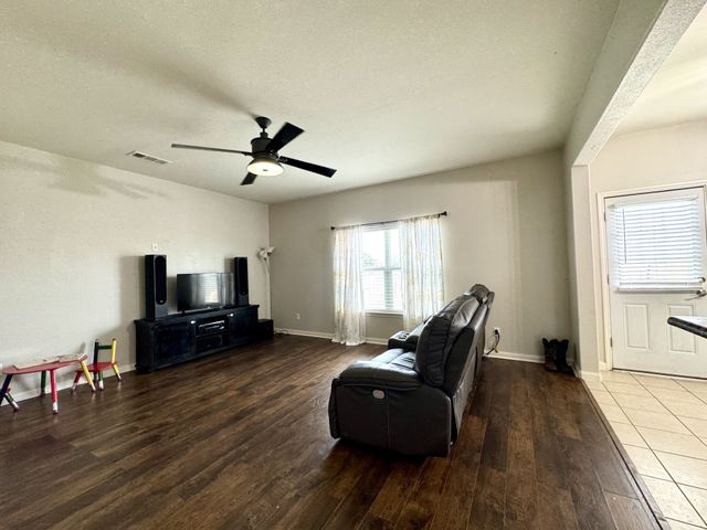 1100 Port Way, Crowley, TX 76036