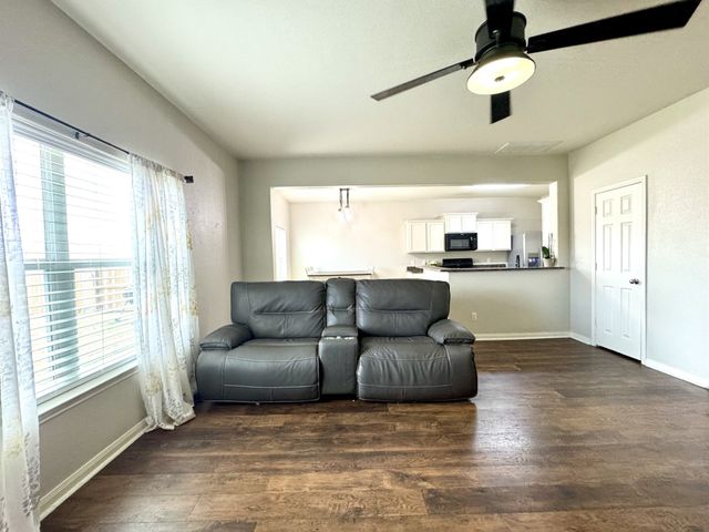1100 Port Way, Crowley, TX 76036