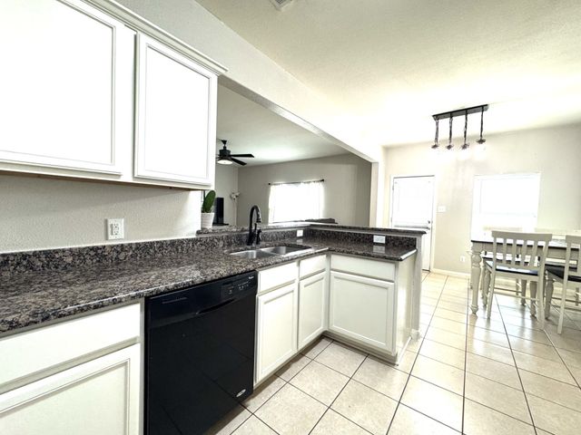 1100 Port Way, Crowley, TX 76036