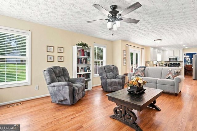 5821 Silverthorn Drive, Flowery Branch, GA 30542