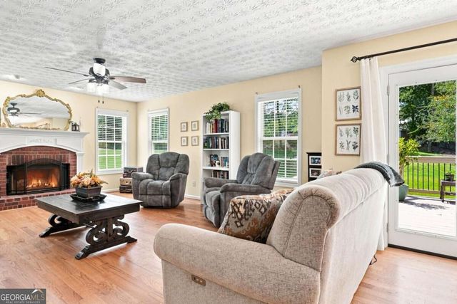 5821 Silverthorn Drive, Flowery Branch, GA 30542