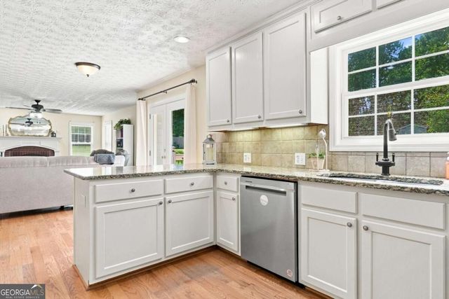 5821 Silverthorn Drive, Flowery Branch, GA 30542