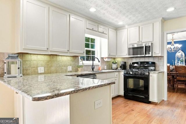5821 Silverthorn Drive, Flowery Branch, GA 30542