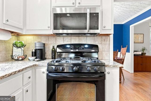 5821 Silverthorn Drive, Flowery Branch, GA 30542