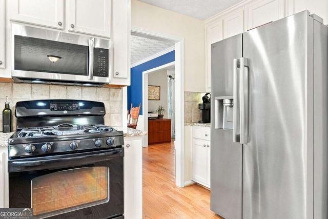 5821 Silverthorn Drive, Flowery Branch, GA 30542