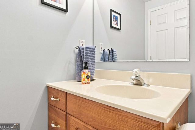 5821 Silverthorn Drive, Flowery Branch, GA 30542