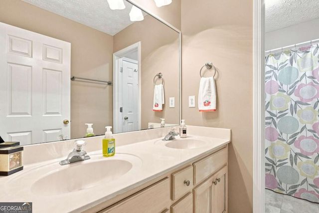 5821 Silverthorn Drive, Flowery Branch, GA 30542