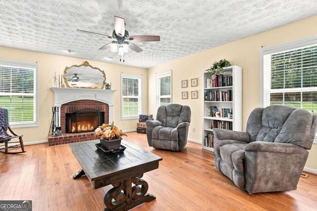5821 Silverthorn Drive, Flowery Branch, GA 30542