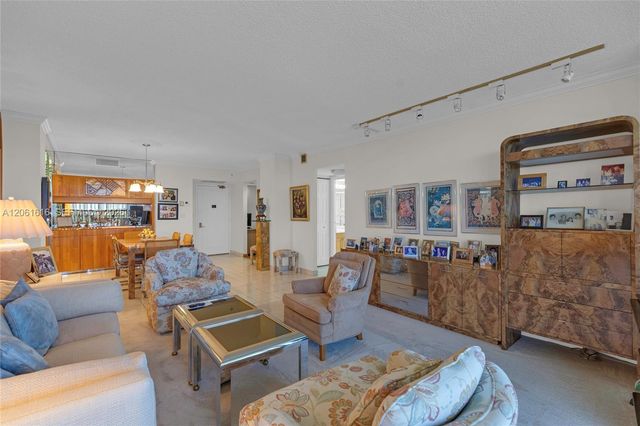 20335 W Country Club Drive 1806, Aventura, FL 33180