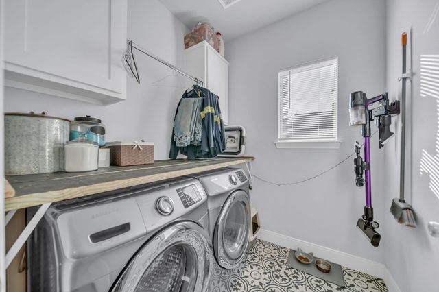 320 W Live Oak Street, Angleton, TX 77515